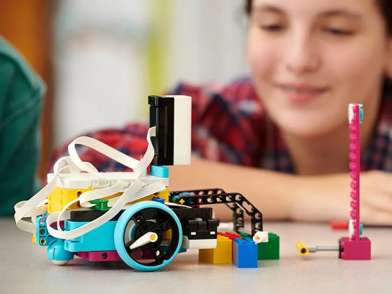 Çocuklar için Kodlama ve Robotik: Eğlenerek Geleceğe Hazırlık Rehberi 5 LEGO WeDo/Spike, mBot, Ozobot