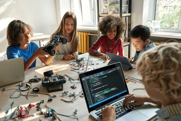 Çocuklar için Kodlama ve Robotik: Eğlenerek Geleceğe Hazırlık Rehberi 2 teknoloji