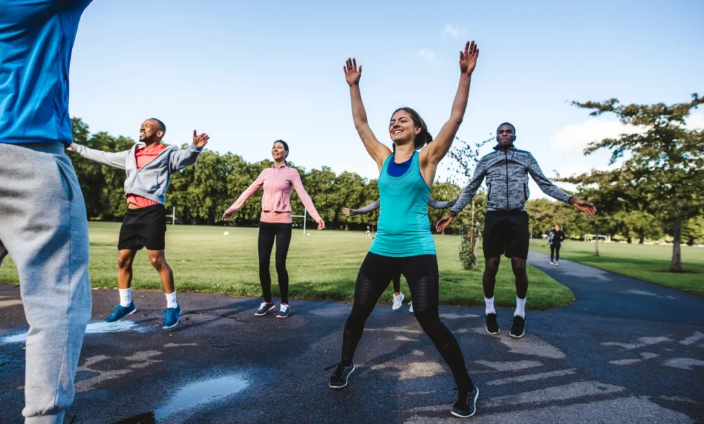 Evde Kolay Egzersizler: Ailece Formda Kalın! 7 Jumping Jacks