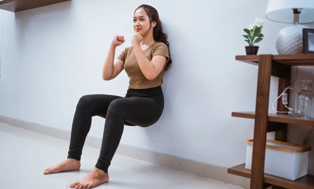 Evde Kolay Egzersizler: Ailece Formda Kalın! 8 Wall Sit